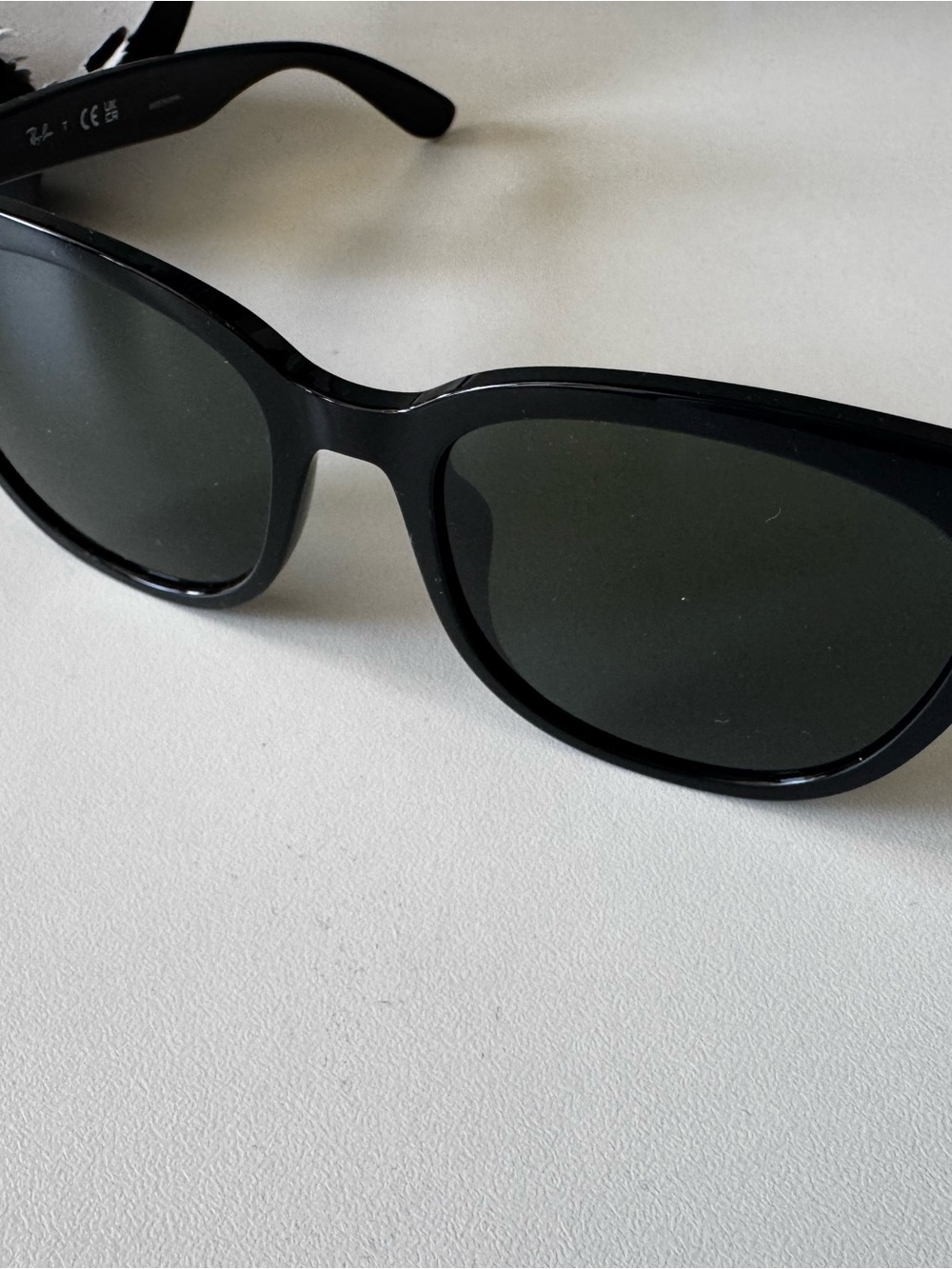 Ray-Ban Black Sunglasses with Gray Case Interior - Picture 2 of 9